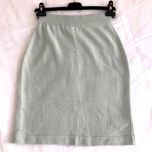 💚Vintage Chanel sage green cashmere skirt🍀 - Picture 2 of 9